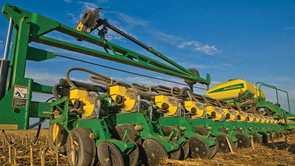 The John Deere DB60 Series Split Row Planter can plant one crop at 30in rows and a second crop at 15in rows with the productivity of a bulkfill planter Planter configurations include 47row 15in and 24row 30in planting capabilities Long parallel arms stagger the rows