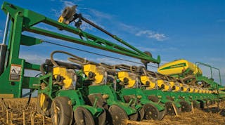 The John Deere DB60 Series Split Row Planter can plant one crop at 30-in. rows and a second crop at 15-in. rows with the productivity of a bulk-fill planter. Planter configurations include 47-row 15-in. and 24-row 30-in. planting capabilities. Long parallel arms stagger the rows.