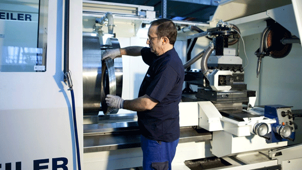 FederalMogul produces largebore piston rings for industrial engines in cast ductile iron or chromium steel The part design material and coatings are customized to optimize performance extend service life and minimize maintenance