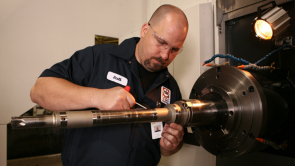 A Redoe Mold Ltd operator assembles the Ingersoll InnoFit longreach tool to mill the bottom of a deep mold cavity For extra rigidity the coupling offers threepoint contact a selfcentering design and a large contact area at the mating surfaces