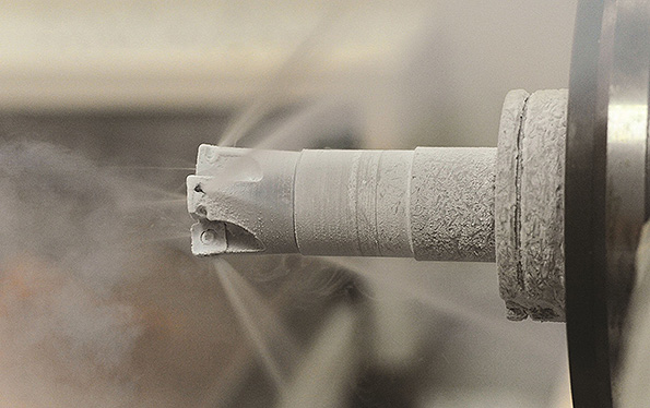 Liquid nitrogen is transmitted through the spindleturret and tool body to the cutting edge to cool the surface thereby allowing higher speedsfeeds