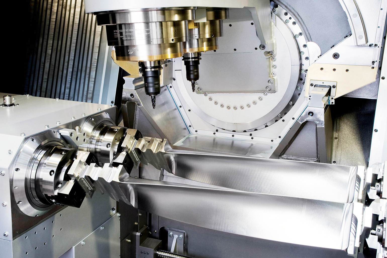 The Liechti Turbomill 1400 g clamps airfoil blades at each end and rotates them between centers, for heavy-duty roughing and dynamic finishing of complex contours, root forms, and shrouds.