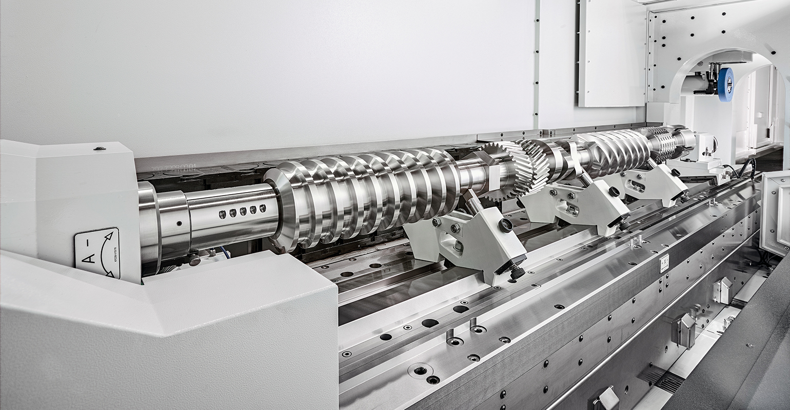 Due to its symmetric design, the Haas Multigrind&circledR; CB XL maintains stability and rigidity, regardless of part length. The effects of thermal growth are minimized because the grinding contact point is always in the center of the &ldquo;box&rdquo; frame. The axis configuration reduces unwanted transitions or vibrations.