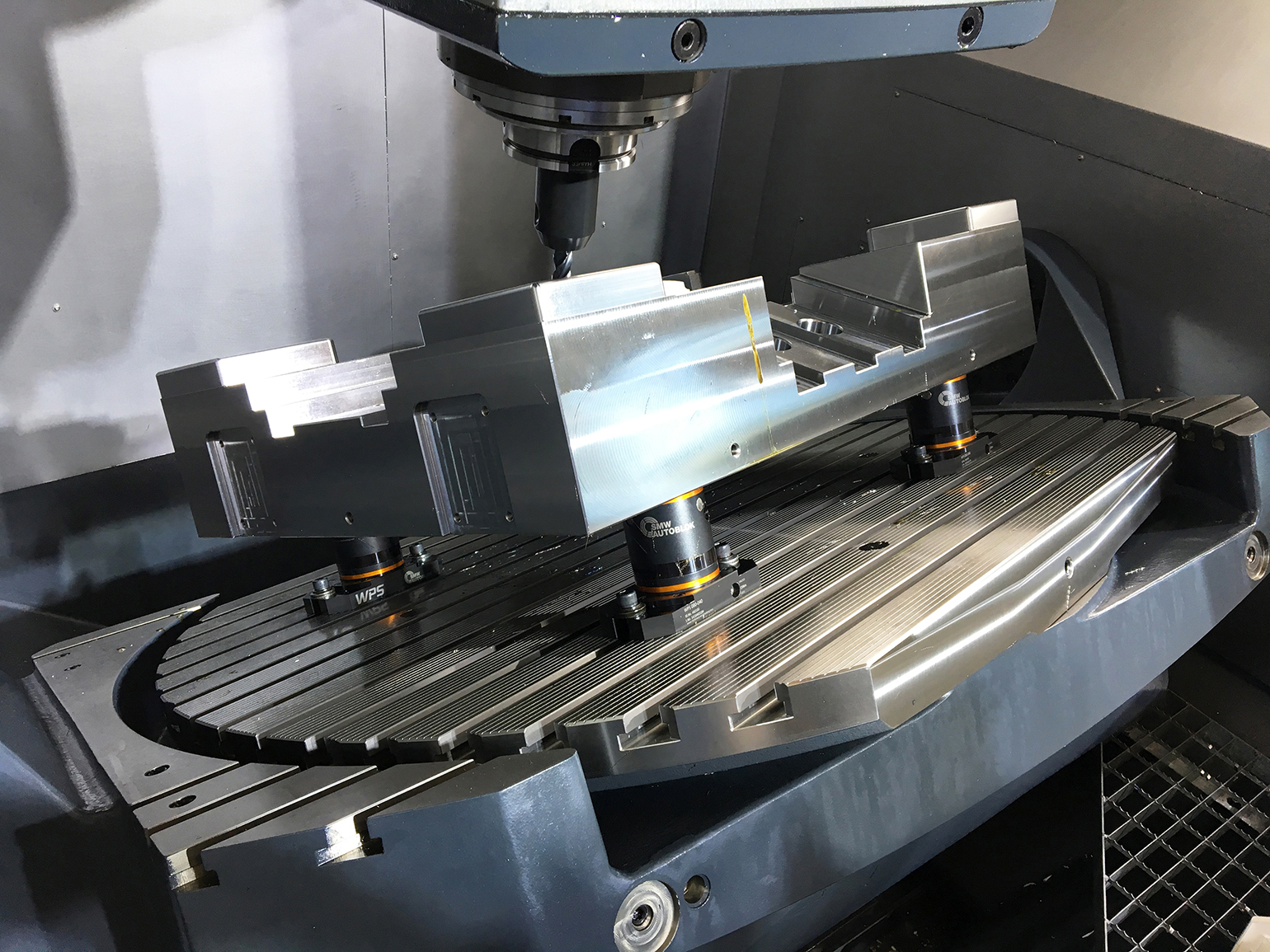 SMW Autoblok introduced the WPS/APS workpiece positioning system featuring manual zero-point clamping for turning, milling, inspection, and finishing operations.