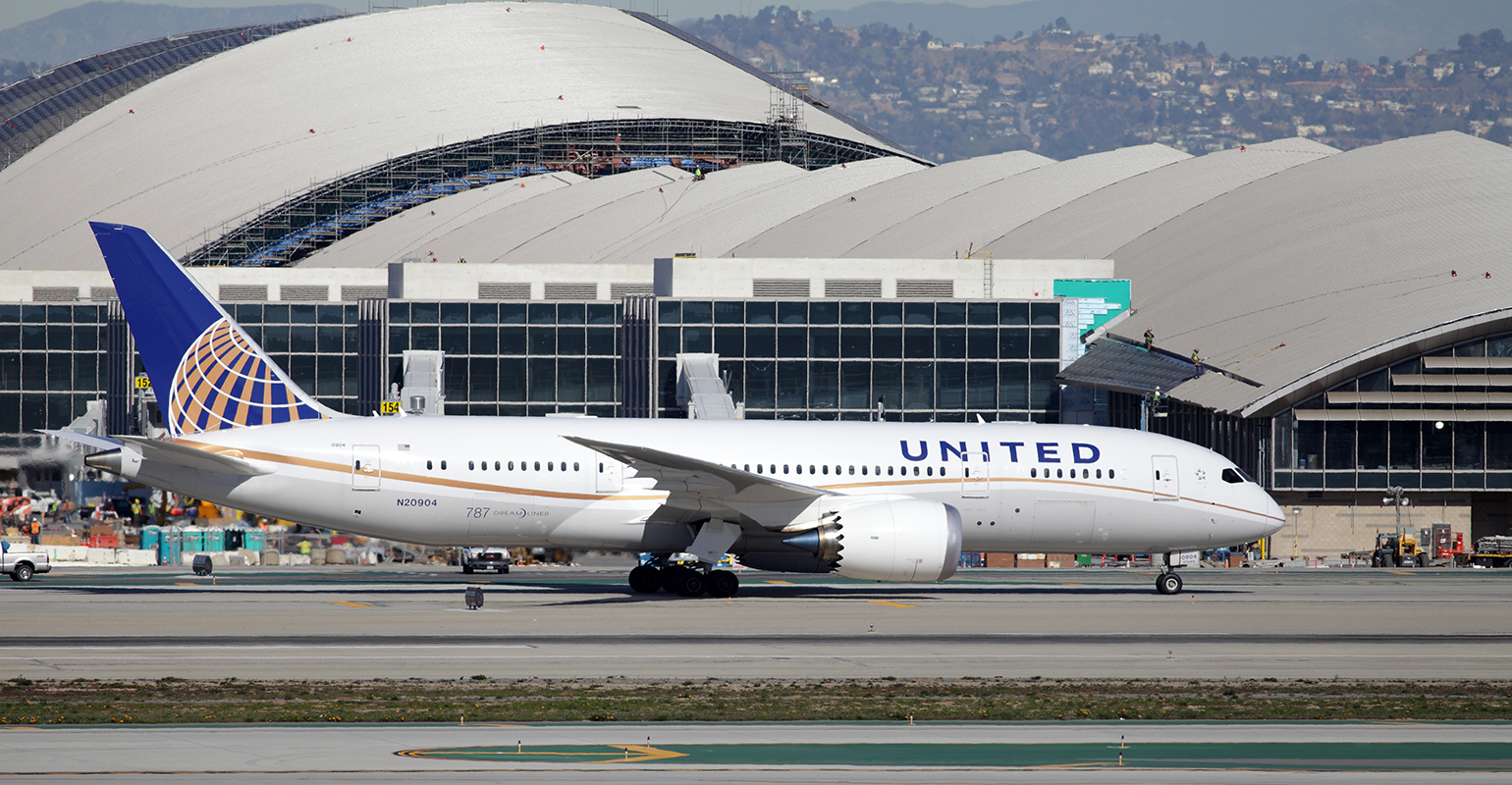 B787 United Dreamstime 28686629 1540 5f4be5d946690