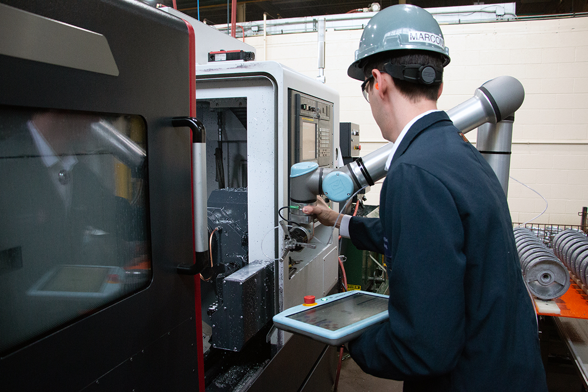 Np Ur10e Machinetending 800 60b8419b4ac07