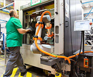 1649796552 Universal Robots Amned Webinar Ad Image (1)