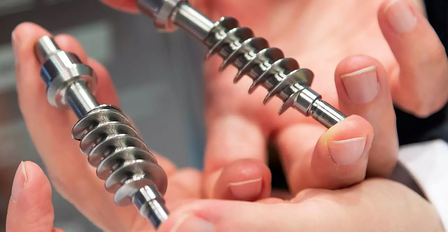 Sample worm gear shafts produced by the Jumat machine.