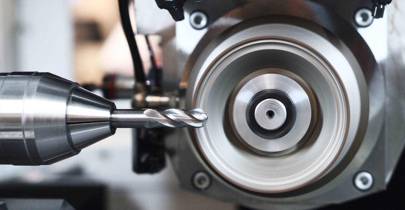 Vertical CNC milling machine with carbide end mill carbide.