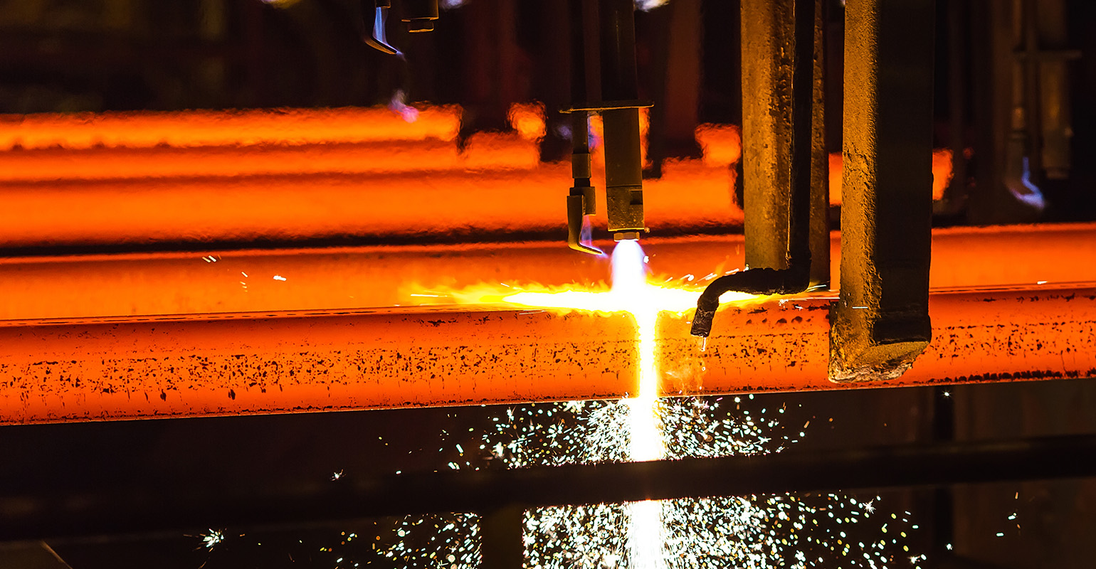 Hot steel billet/bloom continuous casting, torch cutting.