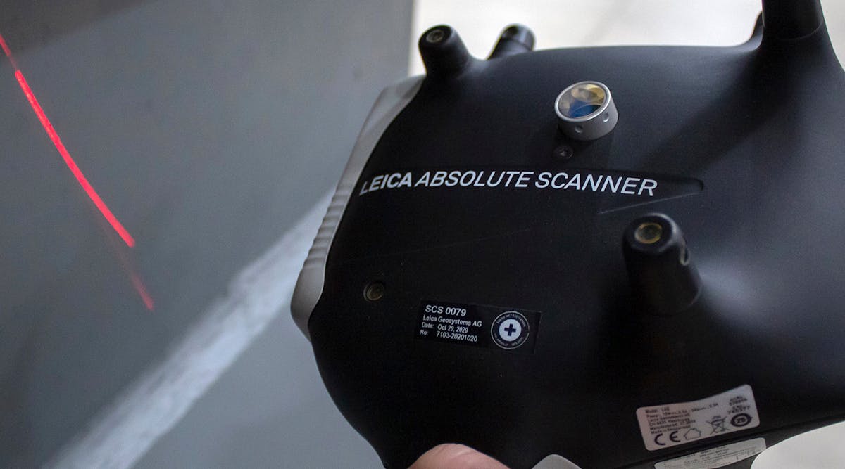 The Leica Absolute Scanner is a handheld device for 3D scanning where high productivity is a priority. Working with the Leica Absolute Tracker AT960 range of high-end laser trackers, it makes possible previously infeasible large-scale 3D digitization.