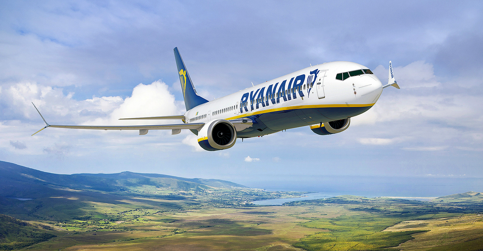Boeing 737 MAX 10 illustration, in Ryanair livery.