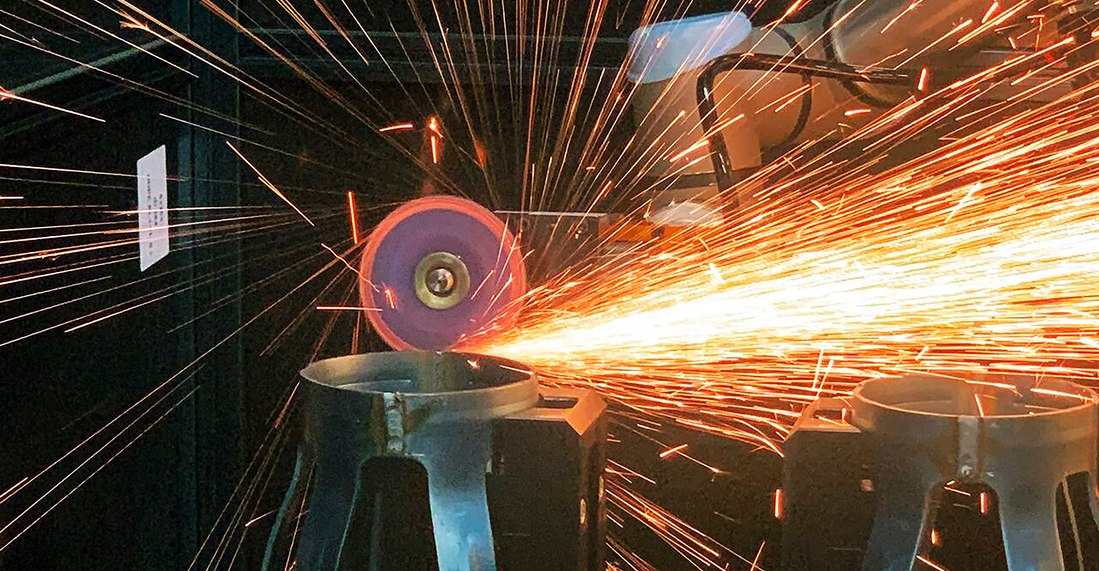 The CGV-900 offers built-in compliance, allowing the unit to compensate for irregularities in part surfaces and maintain contact with a workpiece. The compliance force is adjustable, so users can fine-tune finishing processes in real time.