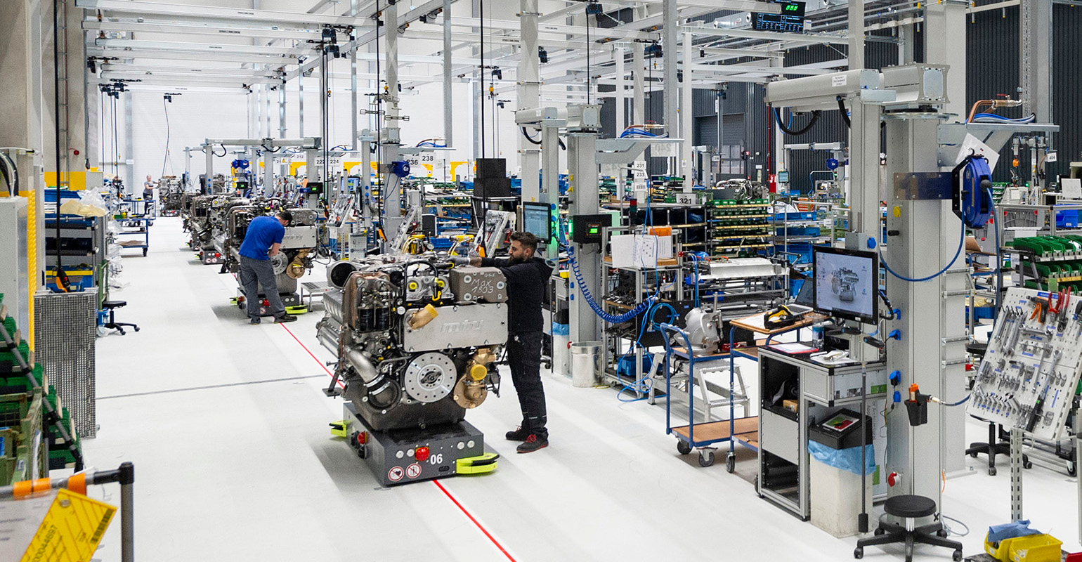 At the new Rolls-Royce plant in Kluftern, employees produce MTU engines of the Series 2000, which are used as propulsion and energy systems for yachts, ferries, tugs, wind farm supply vessels, mining vehicles and emergency power generators.