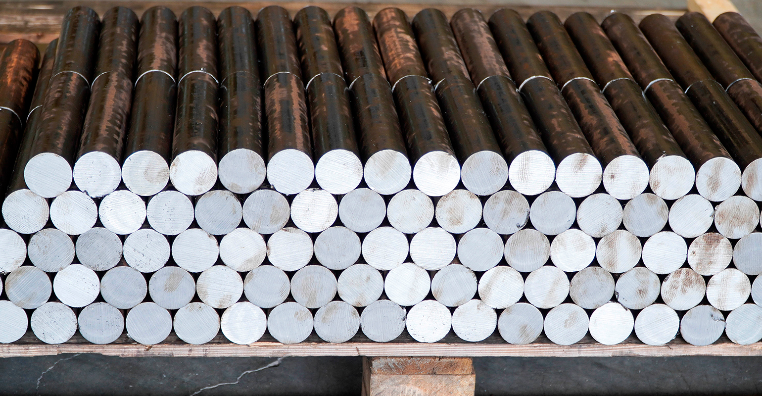 Steel shafts: raw materials for automotive parts.