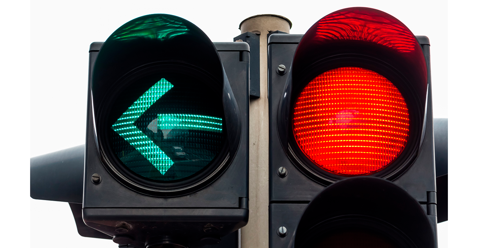 Green and red traffic signals.