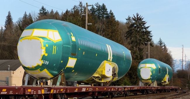 Boeing 737 aircraft fuselage shipment on BNSF train.