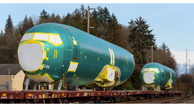 Boeing 737 aircraft fuselage shipment on BNSF train.