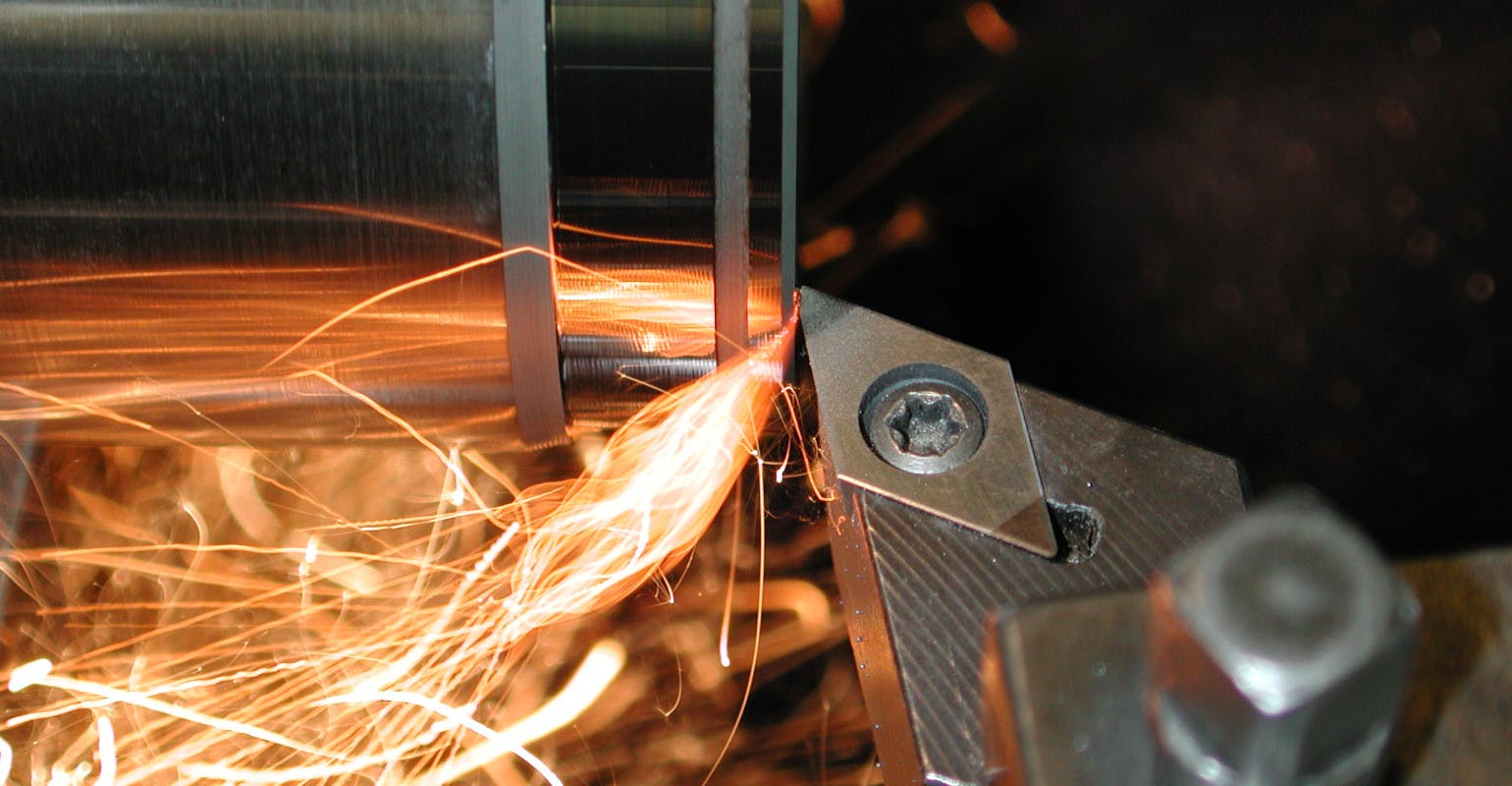 The LACH Diamond dreborid&circledR;-B-DUO-power two-tipped insert is for machinists who aiming to increase the efficiency and performance of hard turning processes.