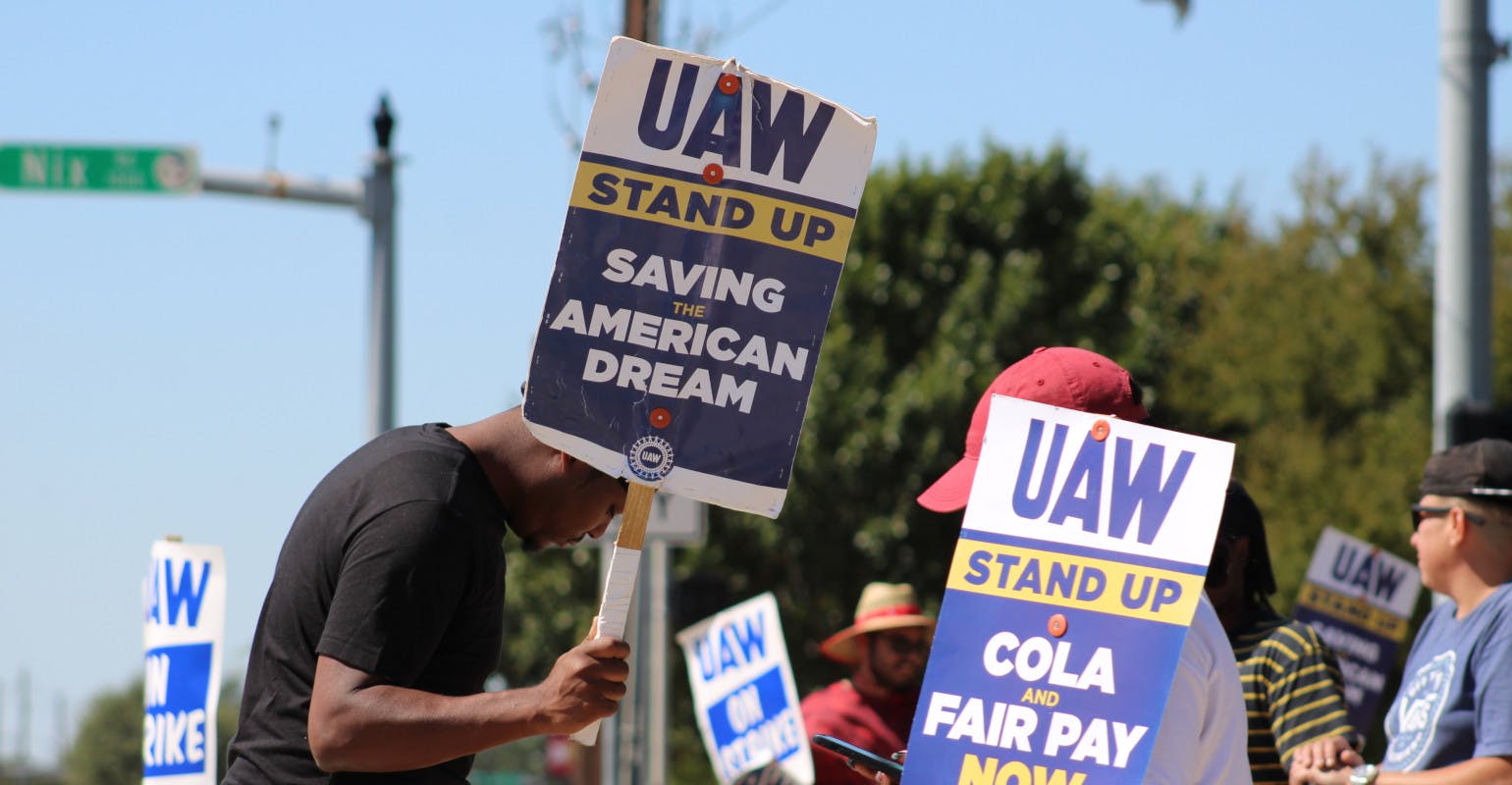 UAW picket line outside the Stellantis plant in Carrollton, Tex.