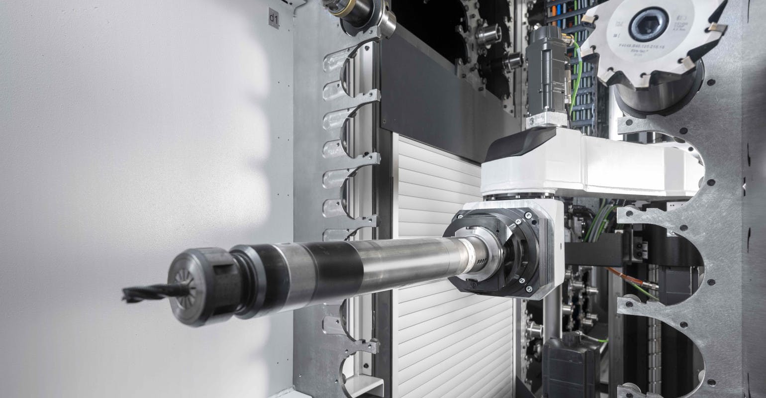 The rack-type magazines, designed for HSK-A 100 tools with storage capacities of 200, 260, and 340 tools, are no longer than 7,000 mm. They provide 489 storage positions for HSK-A 63 tools. The space-saving arrangement allows a high packing density.