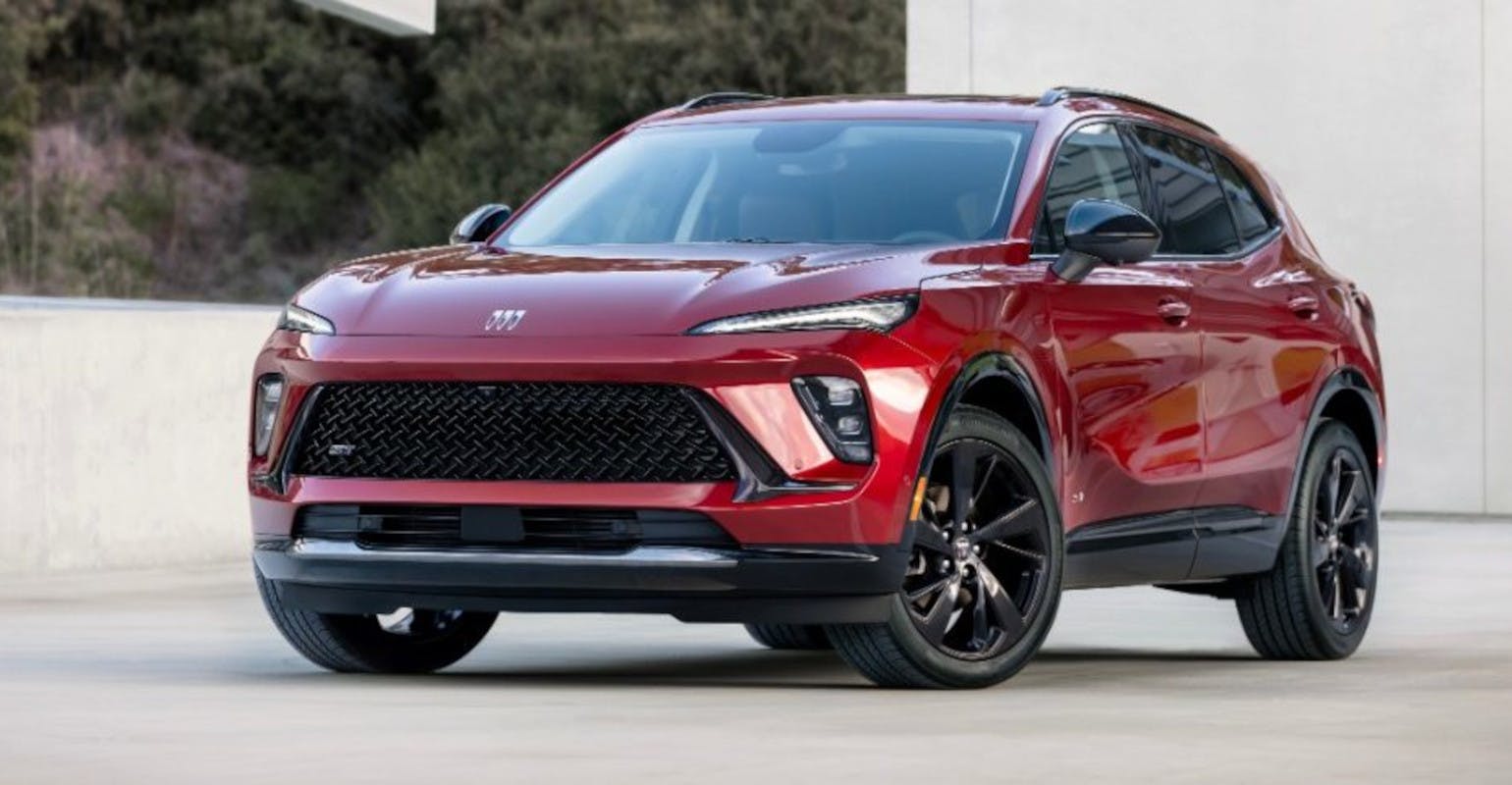 Front 3/4 view of the 2024 Buick Envision Sport Touring.