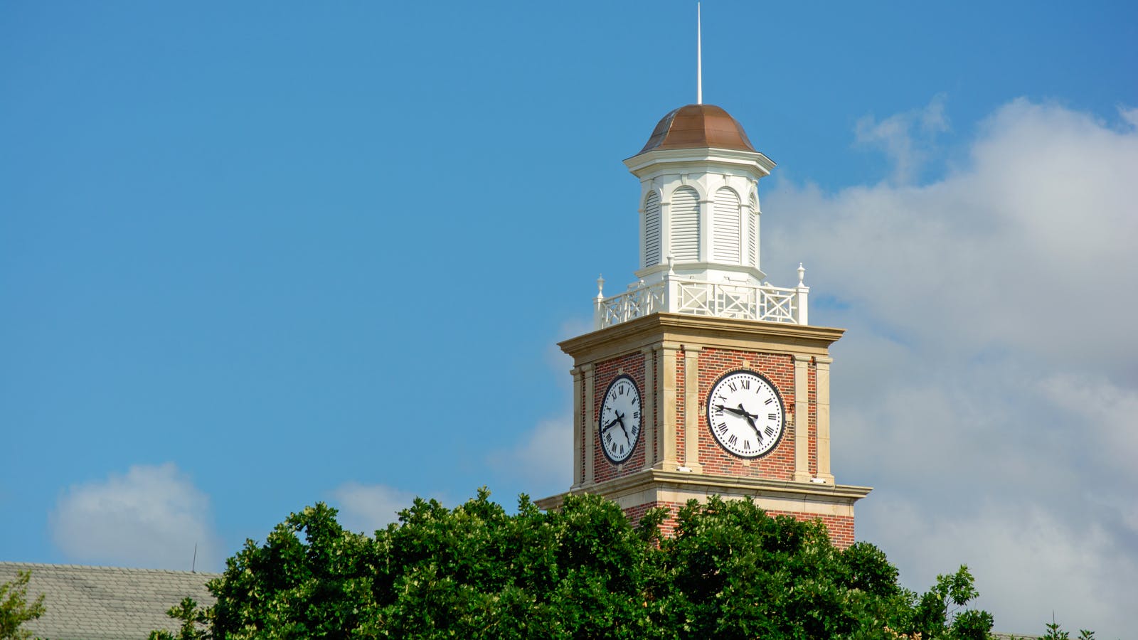 wichitastateclocktowerid_122582647jzehnder1dreamst
